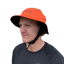 Chapeau Surf Performance Orange Fluo VAIKOBI -Paddle Wave Soldes chapeau surf performance orange fluo vaikobi 1