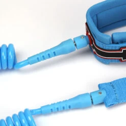 LEASH DE SUP HOWZIT COIL BLEU 9' -Paddle Wave Soldes leash de sup howzit coil bleu 9 1 3